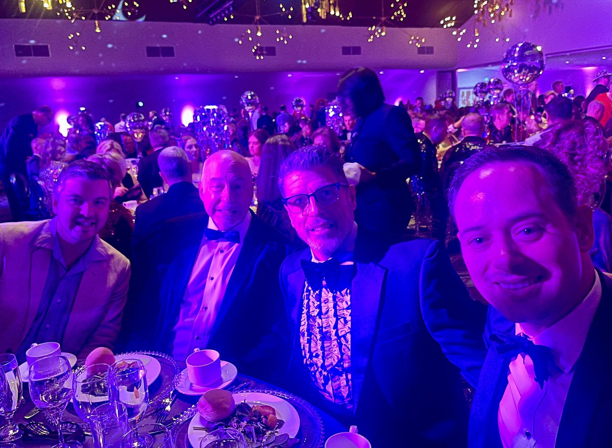 JohnBrase's tweet photo. If I say so myself, @edgi4466 put together the best-looking table at the @Doorways #RetroRed Mirror Ball last night.
Many thx to @MoRepMackey @stepheneisele Cort VanOstran, David Wasserman, Jeff Bewley, Mark Stuart-Smith, @KevinStx & Ron Gibbs for making a great evening such fun! https://t.co/NIHph6jdZO
