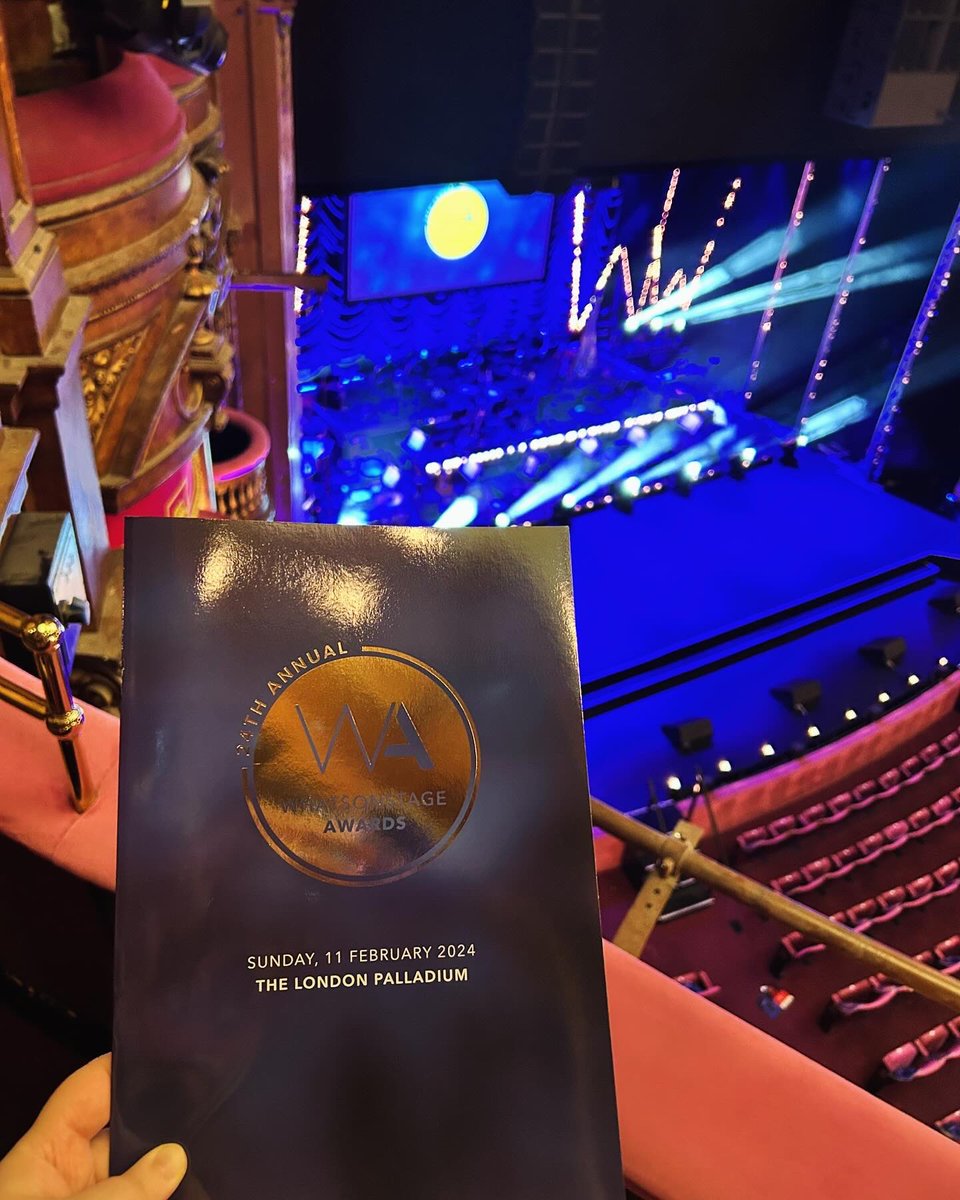 EllaVRobb's tweet photo. The atmosphere is something else!! ✨Manifesting✨ that one day I’ll be down there in the stalls!! https://t.co/guypm8EdNx