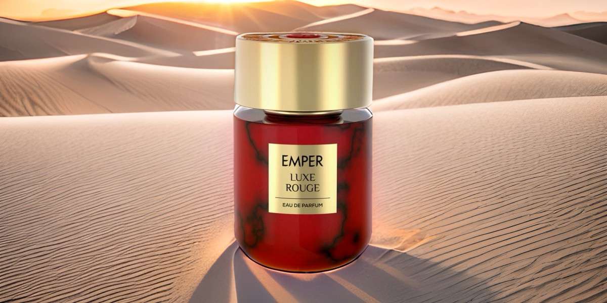 parfumdubai31's tweet photo. Luxe verde et luxe rouge disponible à -20% avec le code youbaii20  sur le site https://t.co/rwGUyrc7wU 
Inspiration des parfums rouge malachite et vert malachite de Armani privé 
#emper #parfum #dubai #armani 
#luxe https://t.co/llc5xjbsbg