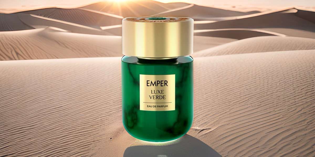 parfumdubai31's tweet photo. Luxe verde et luxe rouge disponible à -20% avec le code youbaii20  sur le site https://t.co/rwGUyrc7wU 
Inspiration des parfums rouge malachite et vert malachite de Armani privé 
#emper #parfum #dubai #armani 
#luxe https://t.co/llc5xjbsbg