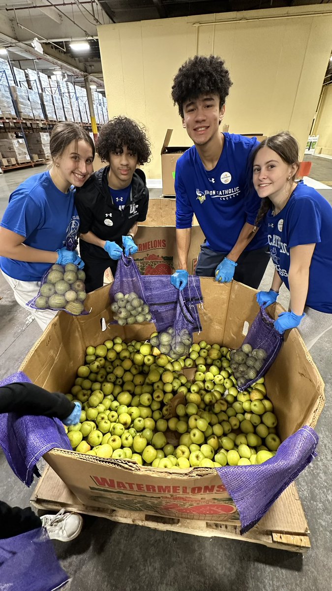 Grateful for the opportunity to make a difference in our community. I had the privilege of volunteering with the @CFBNJ alongside my family. Together, we helped support families facing food insecurity, making a tangible impact in their lives. #communityvolunteer #bofavolunteers