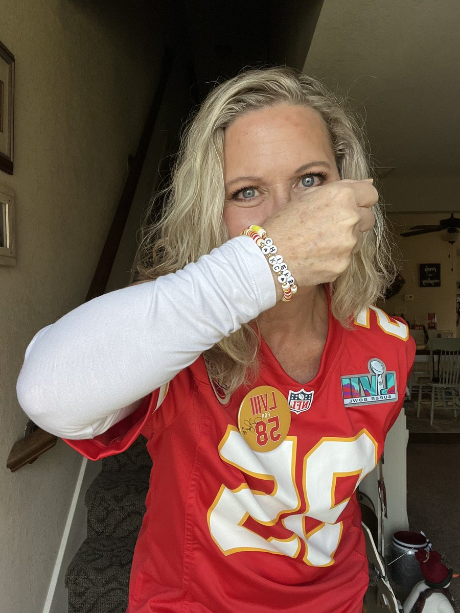 jodybaker80's tweet photo. Defense is the key to this game so I am repping the greats from past and present. #LVIIIfor58 #StoneColdJones #ChiefsKingdom #Chiefs #SuperBowl https://t.co/oXWO9Bmwii