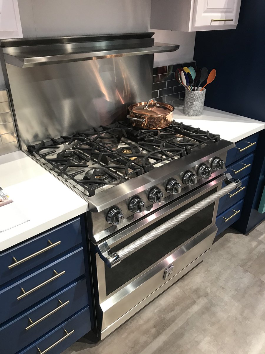 This is the year to make your dream kitchen come true.  Let’s do this!! 💪 #chooseHestan #goals