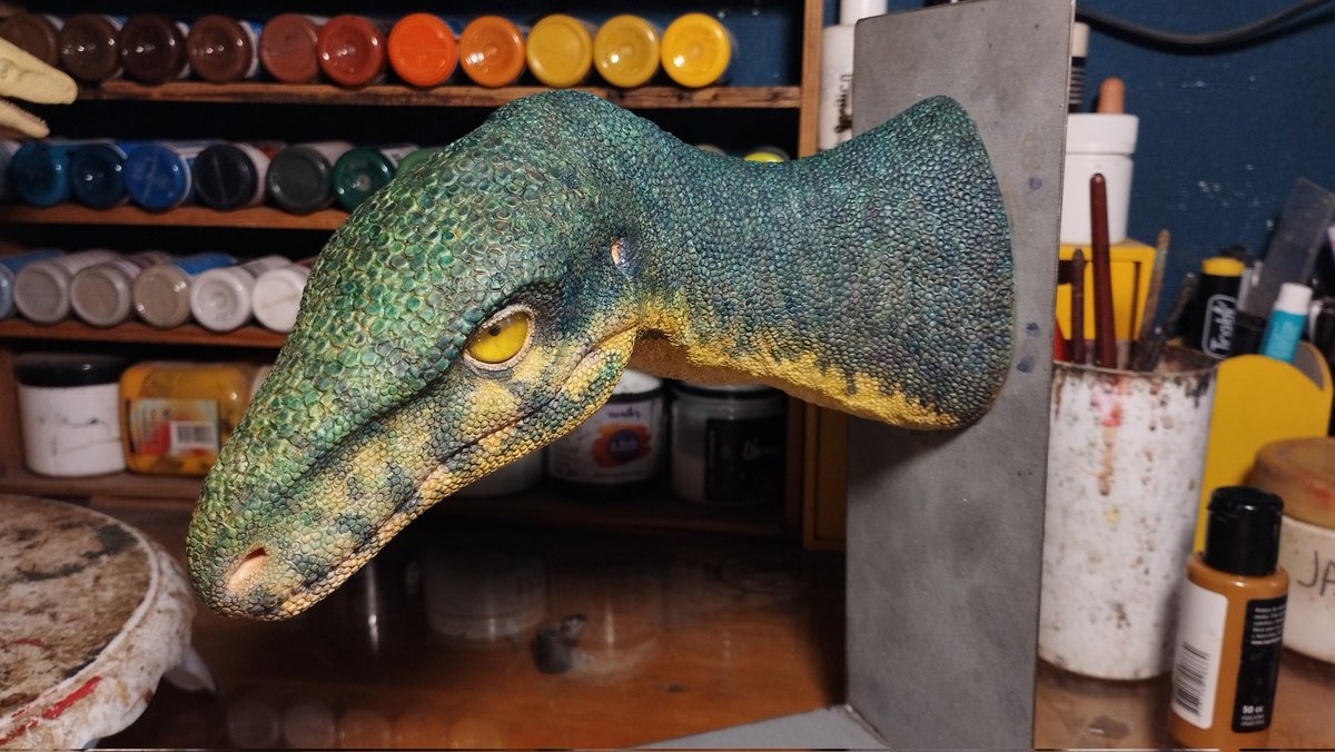 dinoesculturas's tweet photo. Full scale #Eoraptor bust, WIP (95%?), painting inspired by this guy https://t.co/jW4HNKPlmI