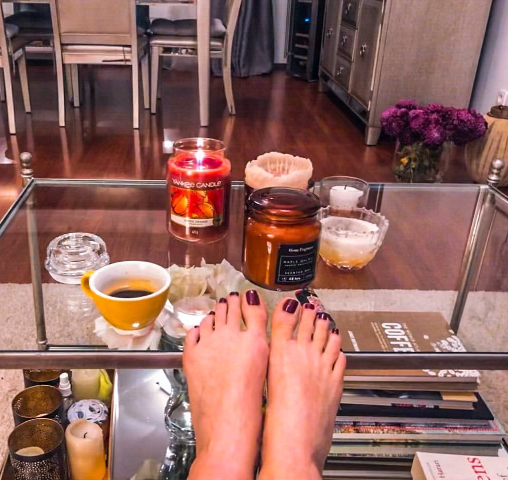 HeelsNylons's tweet photo. Just a lazy sunday while relaxing with a cup of☕️ #barefeet #sexyfeet #longtoes #darkpedi #toecloseup #mistressnylons #footgoddess #feetworship #feetlove #👣 https://t.co/1KtFUM5e6H