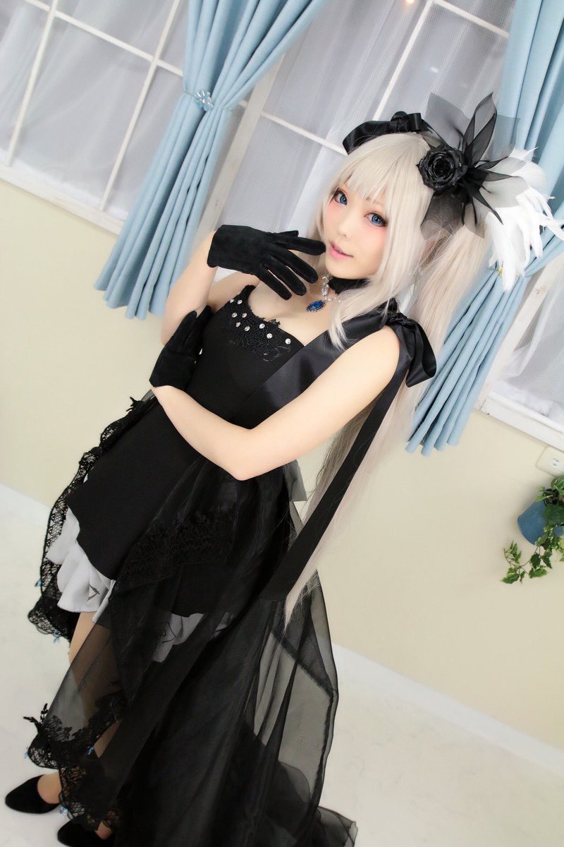 rn32cw's tweet photo. かのじょのコスプレクオリティたかすぎ https://t.co/1ujSx73sdk
