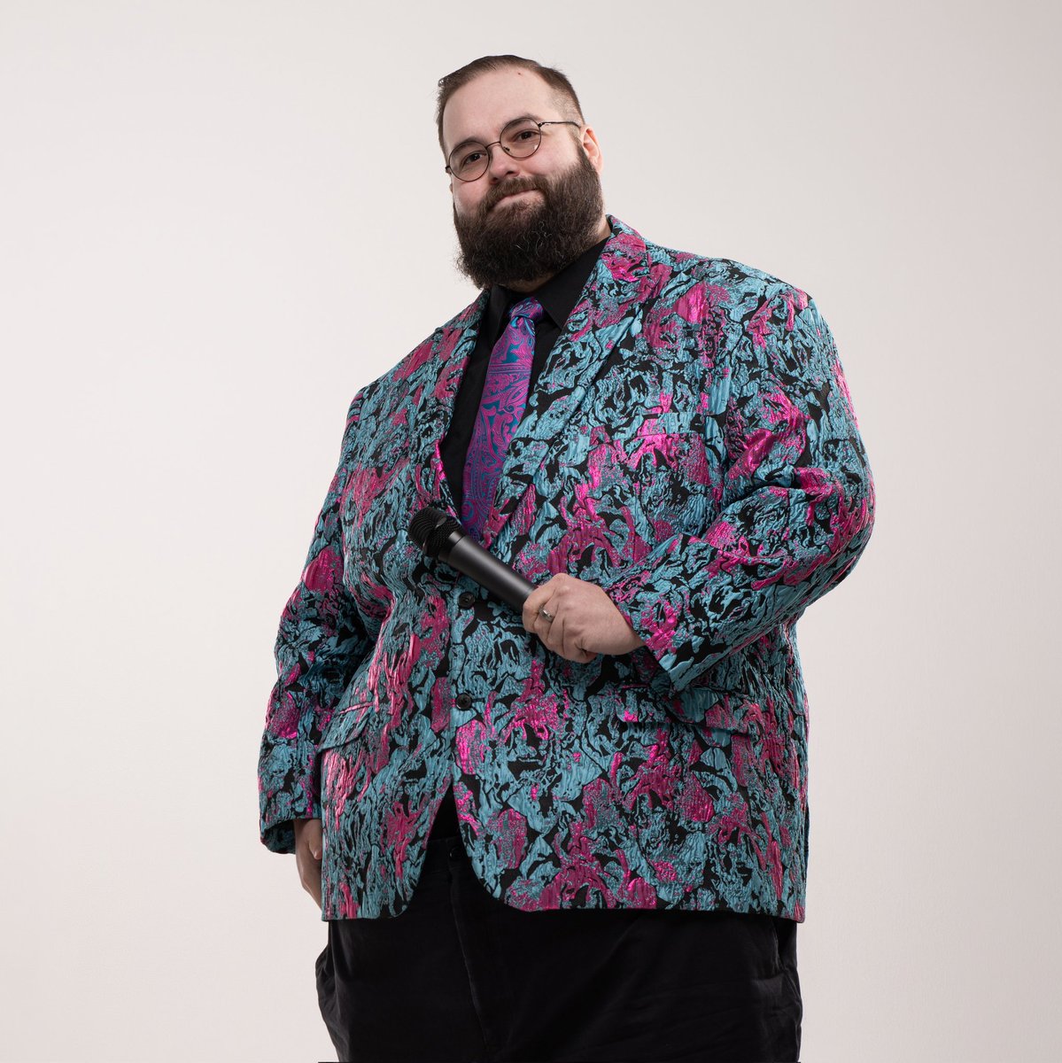 crvolkert2's tweet photo. The #MasterOfMayhem, the #BeardedBellower, Sweet Charles ready to rock the mic!
📷: @Speedy_Photo
#RingAnnouncer #Emcee #wrestling #prowrestling #indywrestling #NewProfilePic https://t.co/GwS3IrkEht