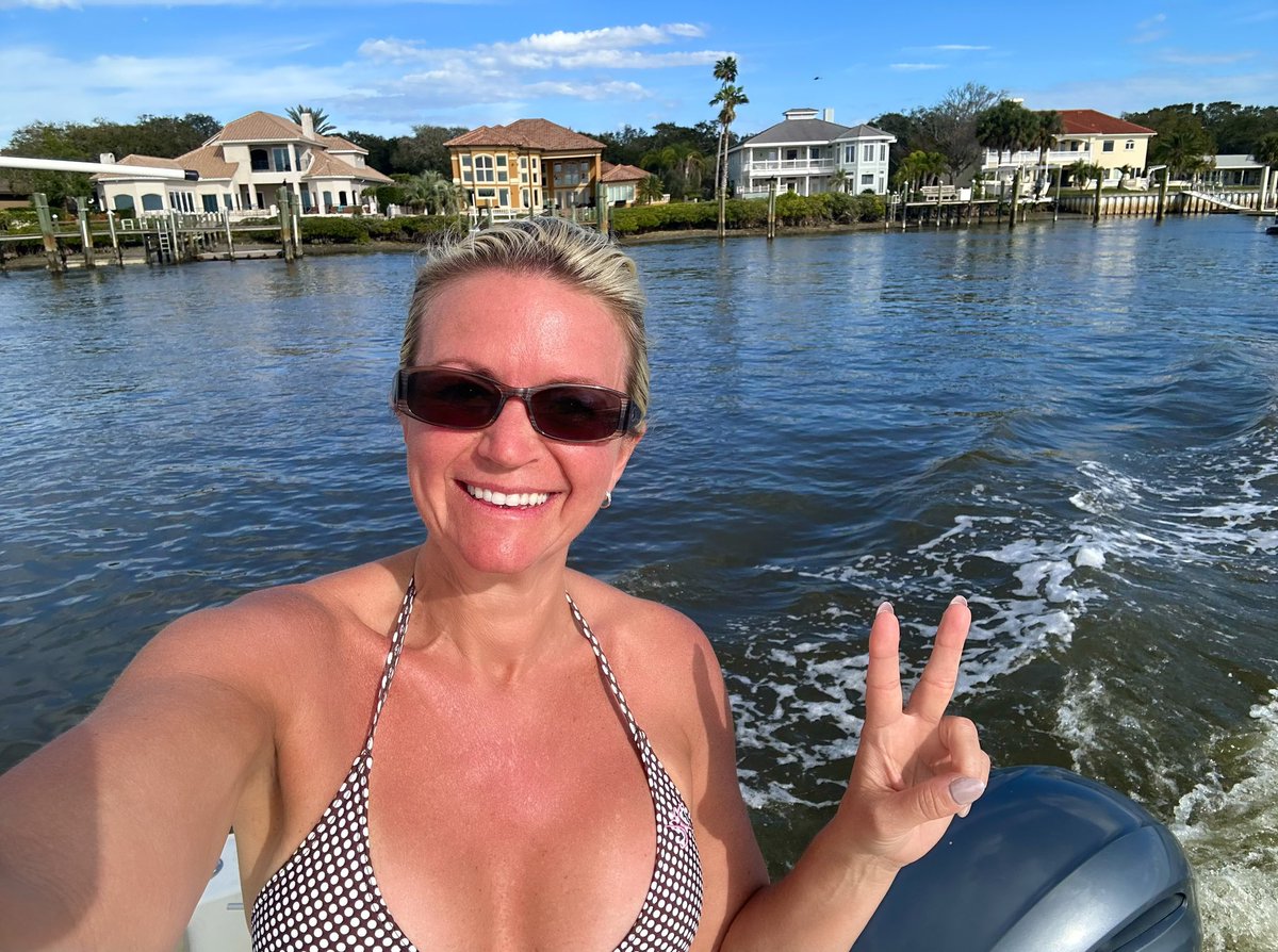 kashort5's tweet photo. Awe…a boat day. How I’ve missed you! 😎❤️👙🚤 #boatday #cloudsnotwelcome #overwinter #bringonspring #girlcaptain #ponceinlet https://t.co/LN3itN0ilm