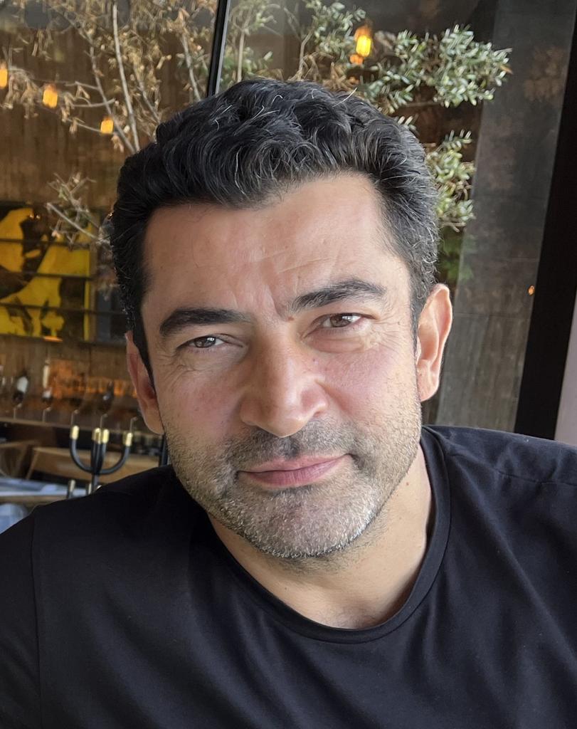 Yerli ve Millî Adam gibi Adam.

Kenan İmirzalıoğlu.