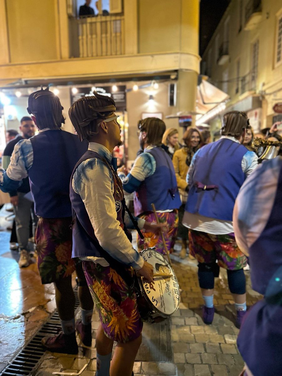 Y se acabó, con el boquerón ya enterrado decimos adiós a un año magnífico. Año de estreno en las tablas, año de disfrutar de la fiesta que llevo viviendo desde chico pero esta vez desde dentro. 2025, no tardes mucho en llegar.🥁🎭

 <a href="/LaMurgade/">La Murga de Ciudad Jardin</a>