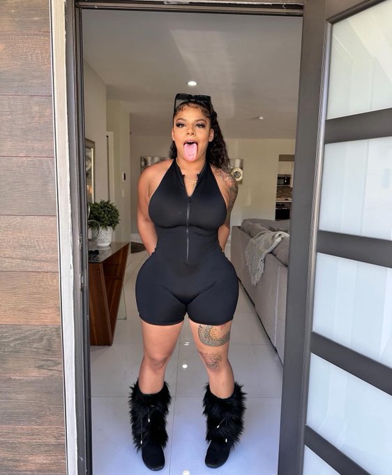 Coming inside?😛 https://t.co/XX8duQueV6