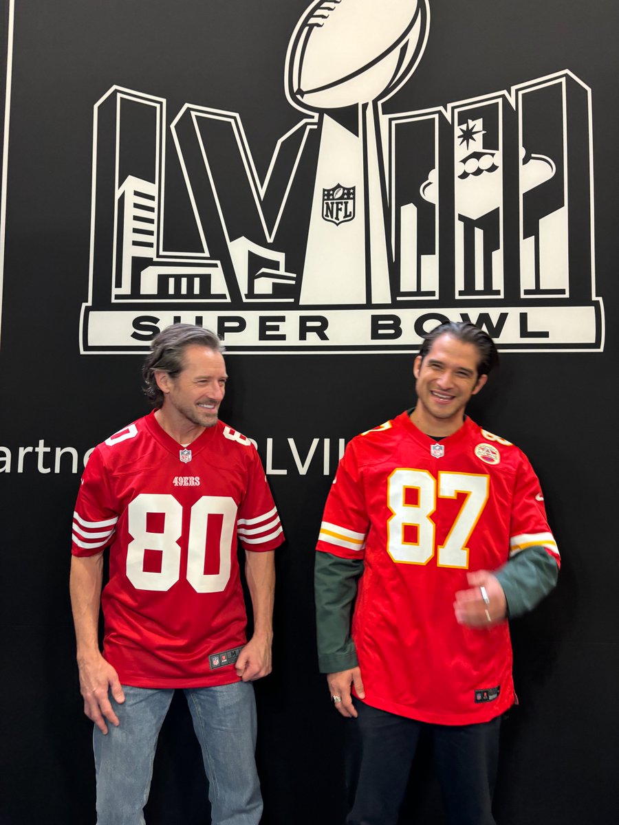 1️⃣ hour 'til kickoff 🏈 Which pack, I mean, TEAM are you rooting for?  #TeenWolf <a href="/tylergposey/">tyler posey</a> @ianbohen  #SBLVIII #SuperBowl
