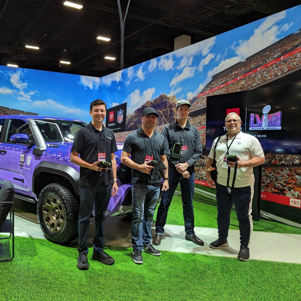 ExtremeNetworks's tweet photo. Live from #SBLVIII: Our network command center and response teams are working behind the scenes tonight to ensure fans have a safe, connected experience. 

Learn more about Extreme's work with the @NFL as its Official #WiFiAnalytics Provider: https://t.co/1kwZfUonZL #analytics https://t.co/FEnyW8SDCy