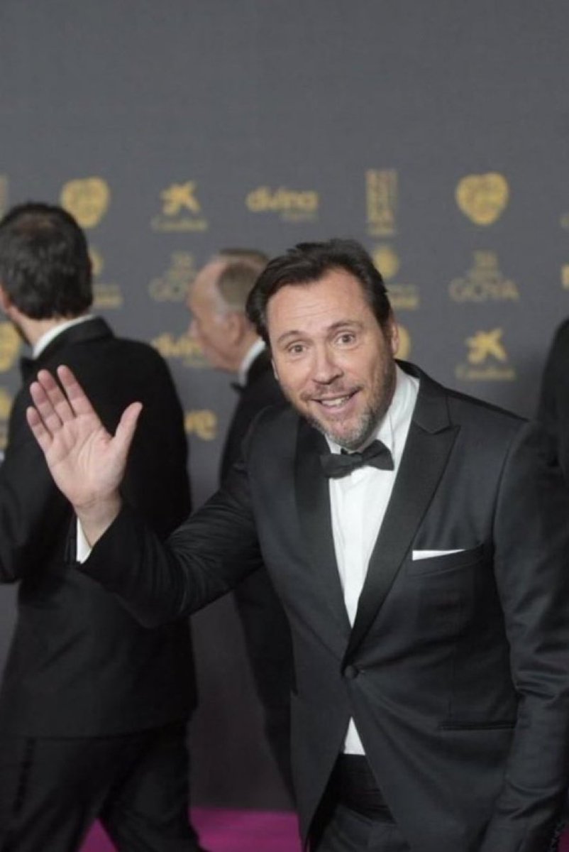 No se puede ser más tonto ni a posta.