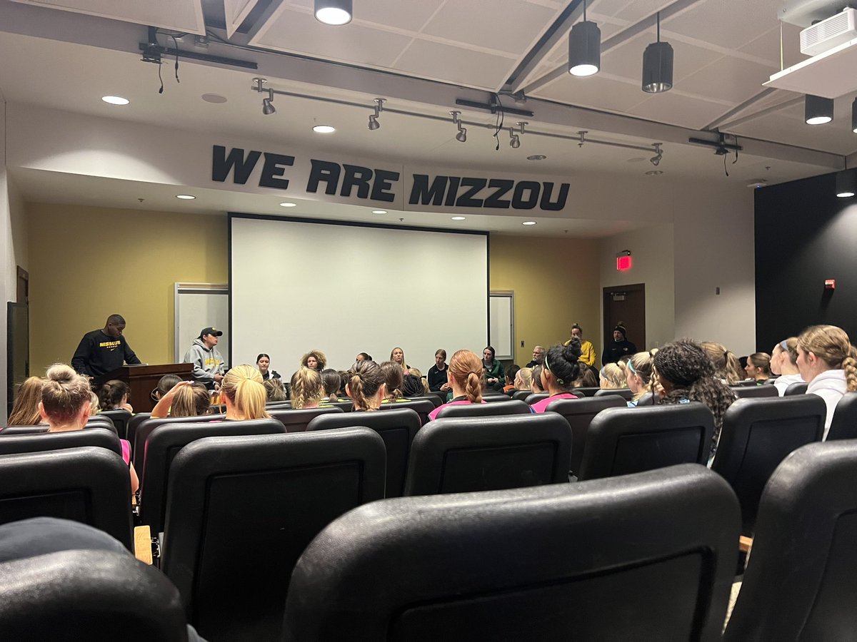 Great visit at the @MizzouSoccer ID camp. Thank you @MIZCoachGolan, @KelseyWys, @Taylor_Wadee & @MIZCoachStoots. Q&A was very helpful. See you in Dallas! @Evolution_SC14 @goalsoccertrain @PrepSoccer @TopDrawerSoccer @TheSoccerWire @ECNLgirls @ImCollegeSoccer @ImYouthSoccer