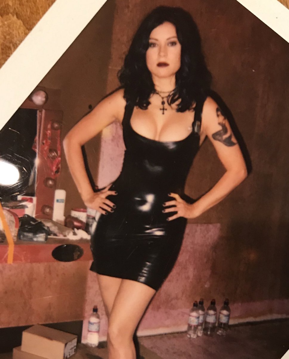 JenniferTilly tweet picture