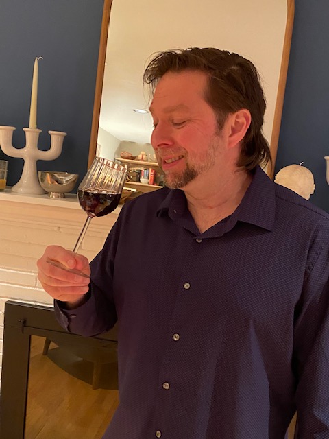 derekjbaxter's tweet photo. On this day in 1789, Jefferson’s protégé happily announced that he had bought him a mold for making macaroni in Naples. We commemorated the occasion with tagliatelle and ragu. And washed it all down with a Barolo, the king of wines, made from the Nebbiolo grape, another TJ fav. https://t.co/ApBNQbeuiW
