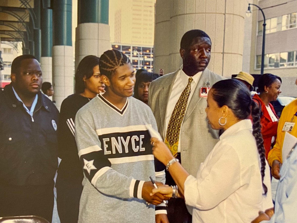 GradyHealth's tweet image. Peace up, A-Town down! We&apos;ve got our own MVP in the  #SuperbowlHalftimeShow, @usher 🔥 🎤 

#UsherHalftime #SBLVIII #SundayFunday #Throwback