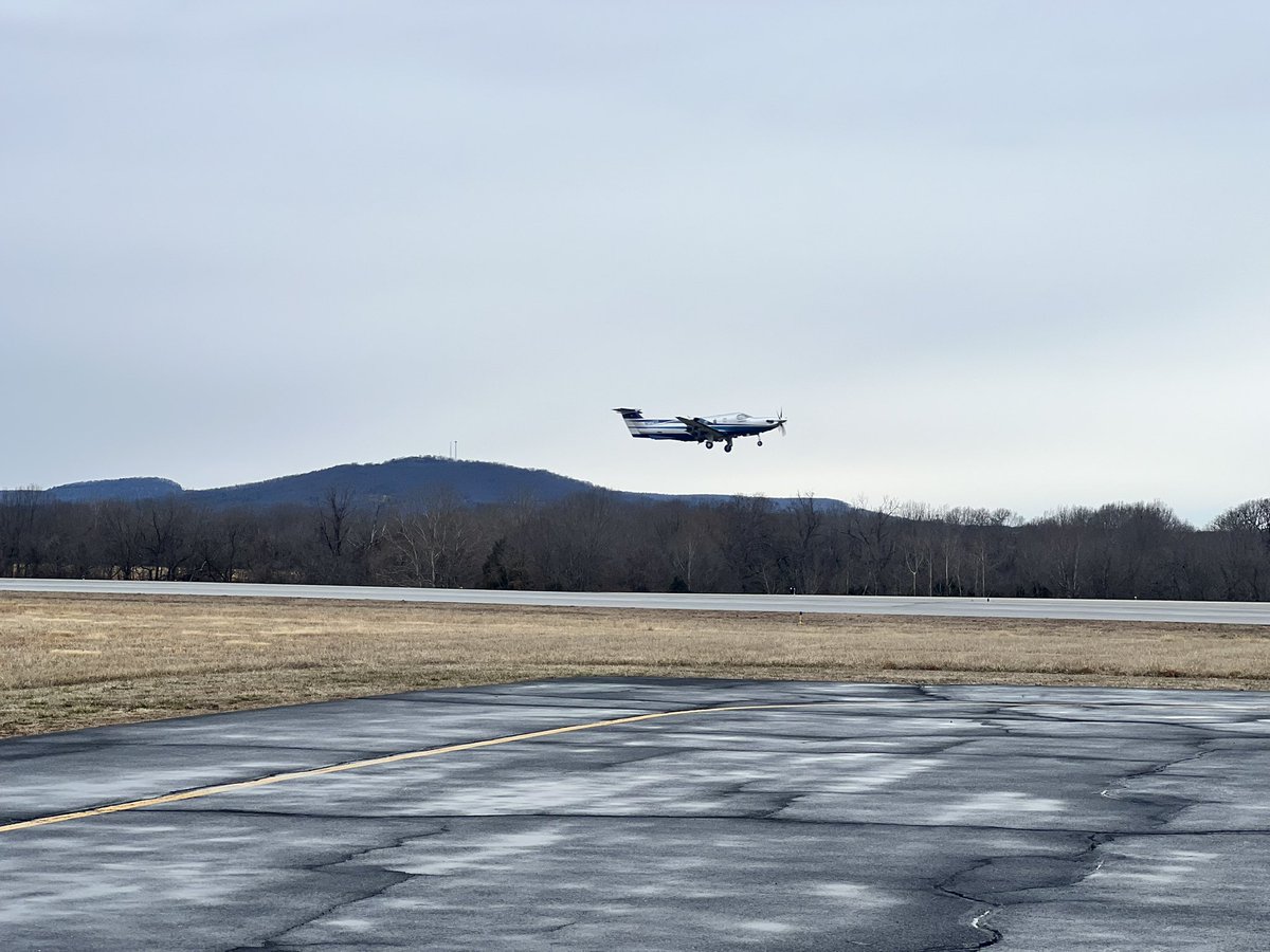 FlyHro's tweet image. Nice PC-12 landed for a fuel stop. #fly #flyhro