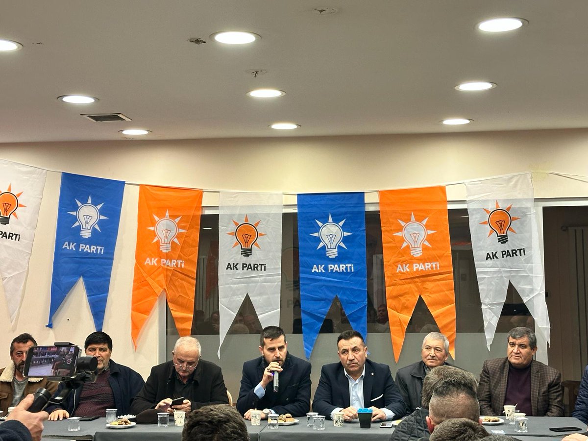 Akpartibanaz's tweet photo. İlçe Başkanımız @muraterdogan_64 başkanlığında Yönetim Kurulu Üyelerimiz,Belediye Başkan Adayımız @CevizciMehmet64 İl Genel Meclis Üyelerimiz ve Aday adaylarımiz,Kadın Kollarımız Gençlik Kollarımızınla  birlikte teşkilatımızda toplantımıza yoğun katılım sağladılar
@akgenclikbanaz https://t.co/m5BBpxcgCI
