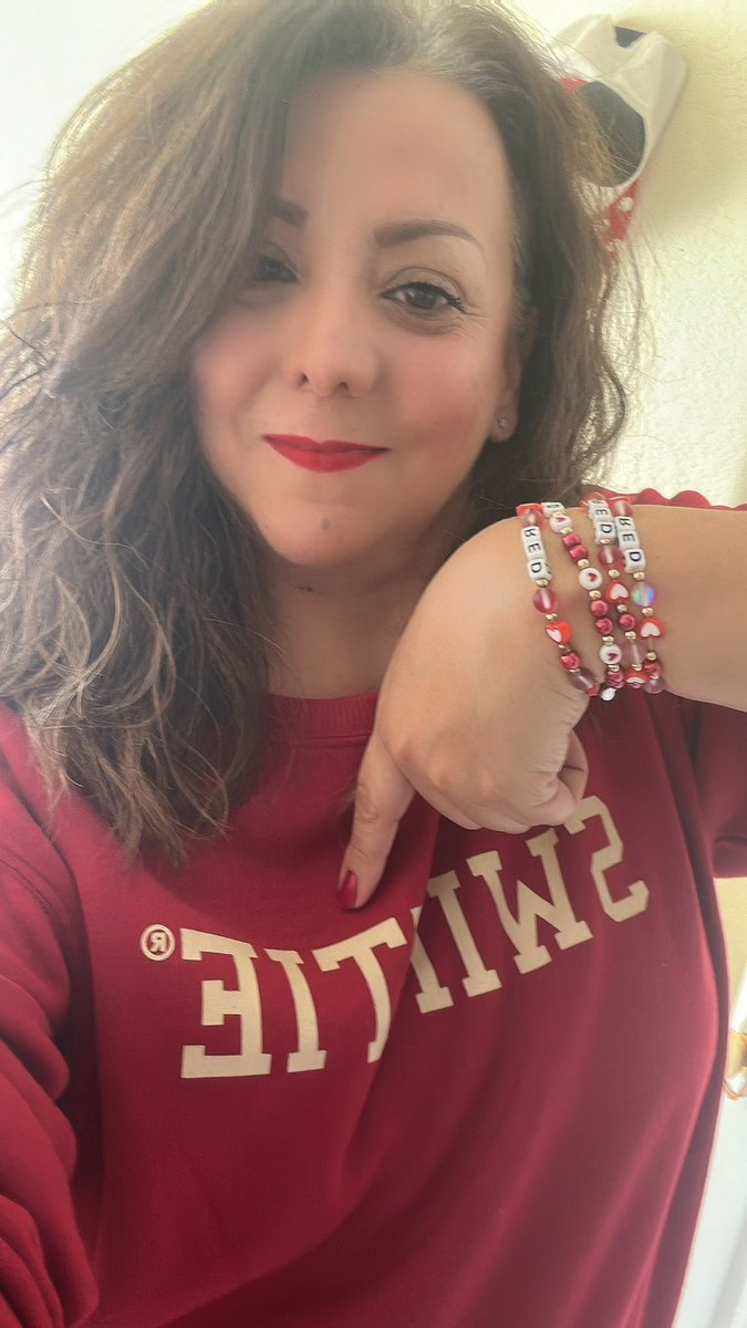 Kafferdoll's tweet photo. Ready for some football!  Good luck Travis.  Can’t wait to see my girl Taylor. @taylorswift13 @taylornation13 https://t.co/n3gAlQukoM