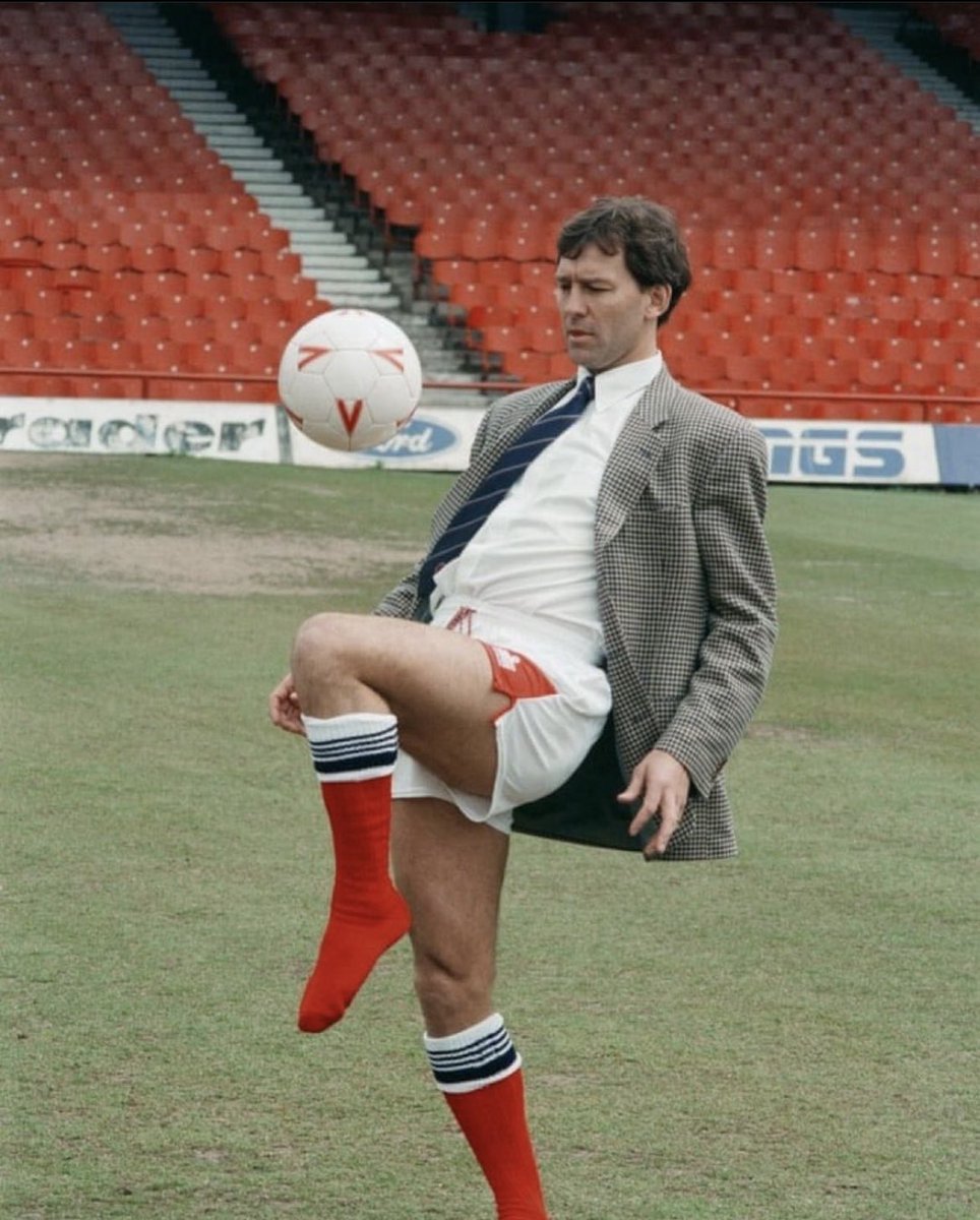 Throwback to when Bryan Robson was introduced as Middlesbrough’s new player-manager. 🤣