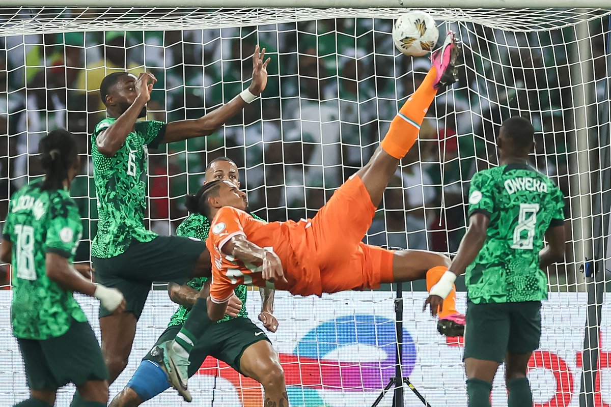 Eskay_173's tweet photo. RT @JacobsBen: What a finish. And what a moment for Sébastien Haller.🇨🇮 https://t.co/L6dxVvkJZE