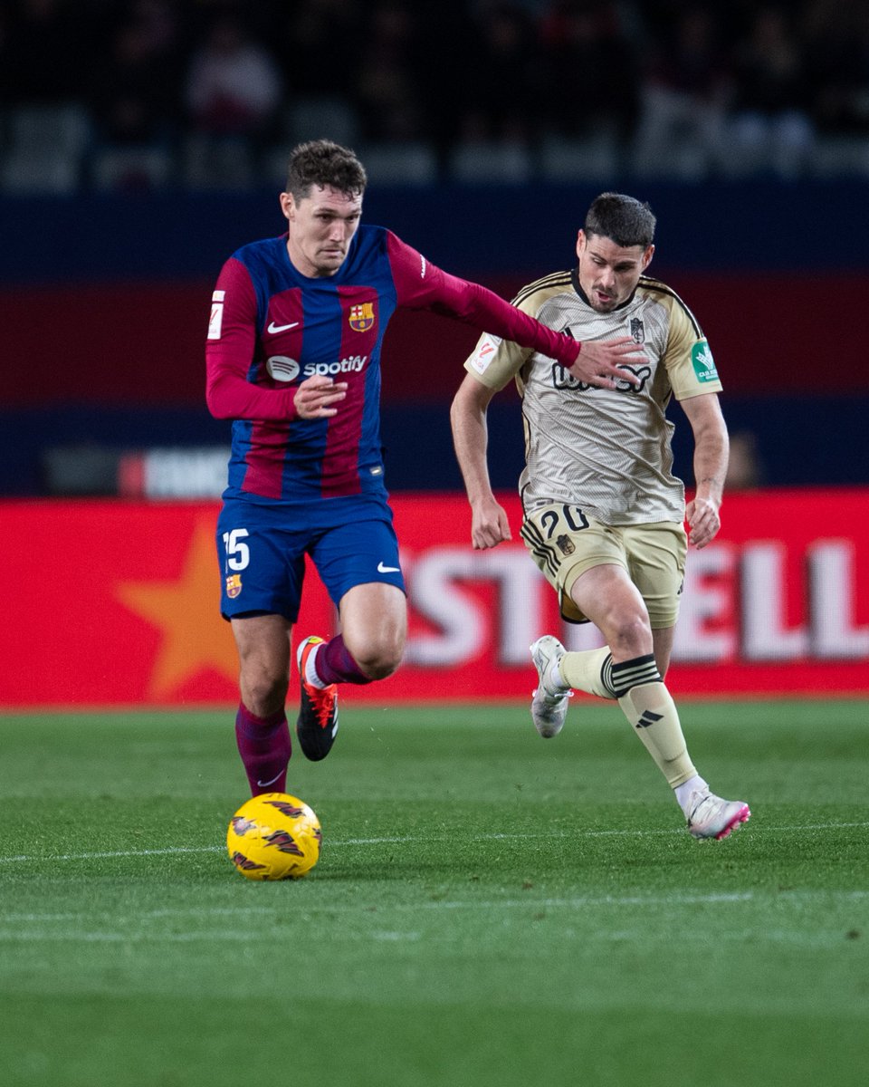 elchiringuitotv's tweet photo. ❌ ¡Se le escapa #LALIGA a Barça! 8 de añadido.

👉 Barça 3-3 Granada | 90' https://t.co/wjqS3ecITk