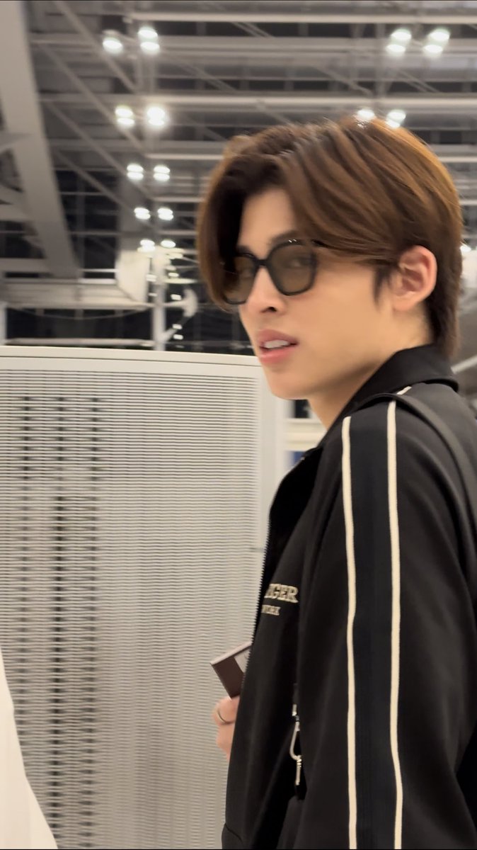 dindin0203's tweet photo. Goodbye…
I don’t know when we will meet next time.
I hope you are as comfortable as the wind and live happily.
#ppnaravit @ppnaravit https://t.co/vowNzLKK4s