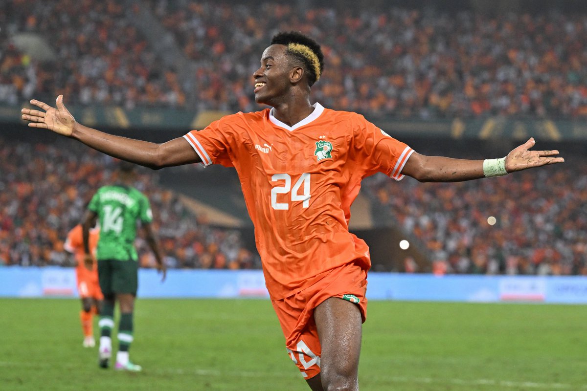 JacobsBen's tweet photo. Hosts Ivory Coast are #AFCON champions after a 2-1 victory over Nigeria. Sébastien Haller with the winner. An incredible and emotional moment for the Dortmund striker, who only returned to football just over a year ago after beating testicular cancer.🇨🇮🏆 https://t.co/Mlxz3pXKGX