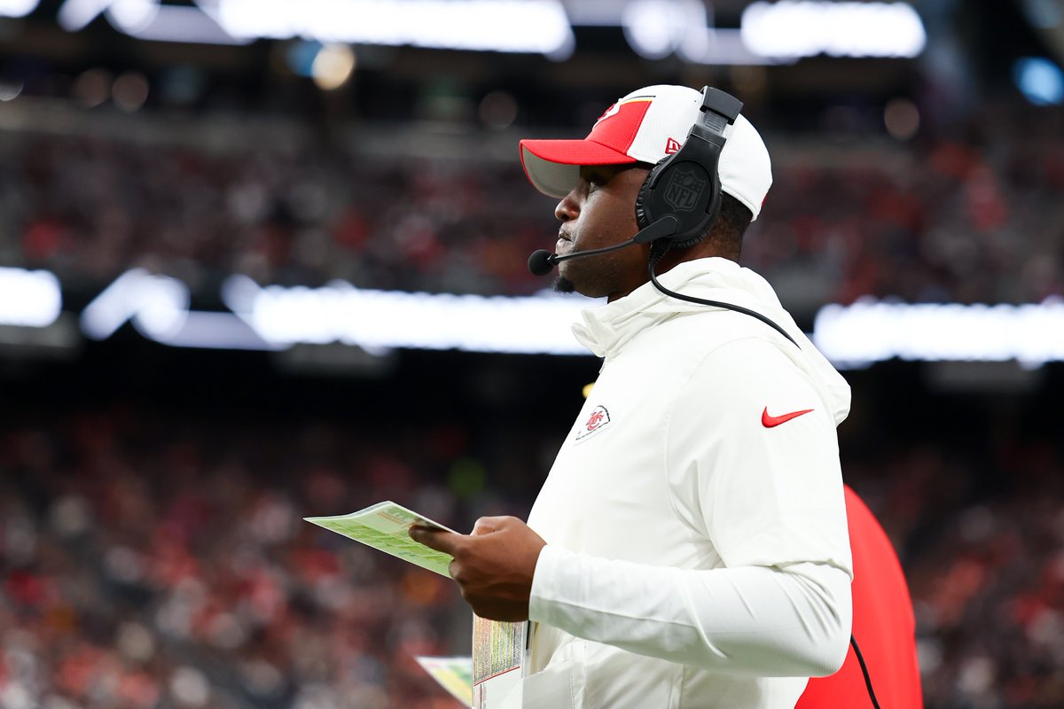 BHCSports's tweet photo. “If you’re ever watching the game, nine times out of 10 when you see Coach [Reid] you’ll see me,” Kevin Saxton said. 

More on the former @GoWasps QB coaching with the #Chiefs in the #SuperBowl: 

https://t.co/gpNGCpf4Zj https://t.co/05mrNXIDp7