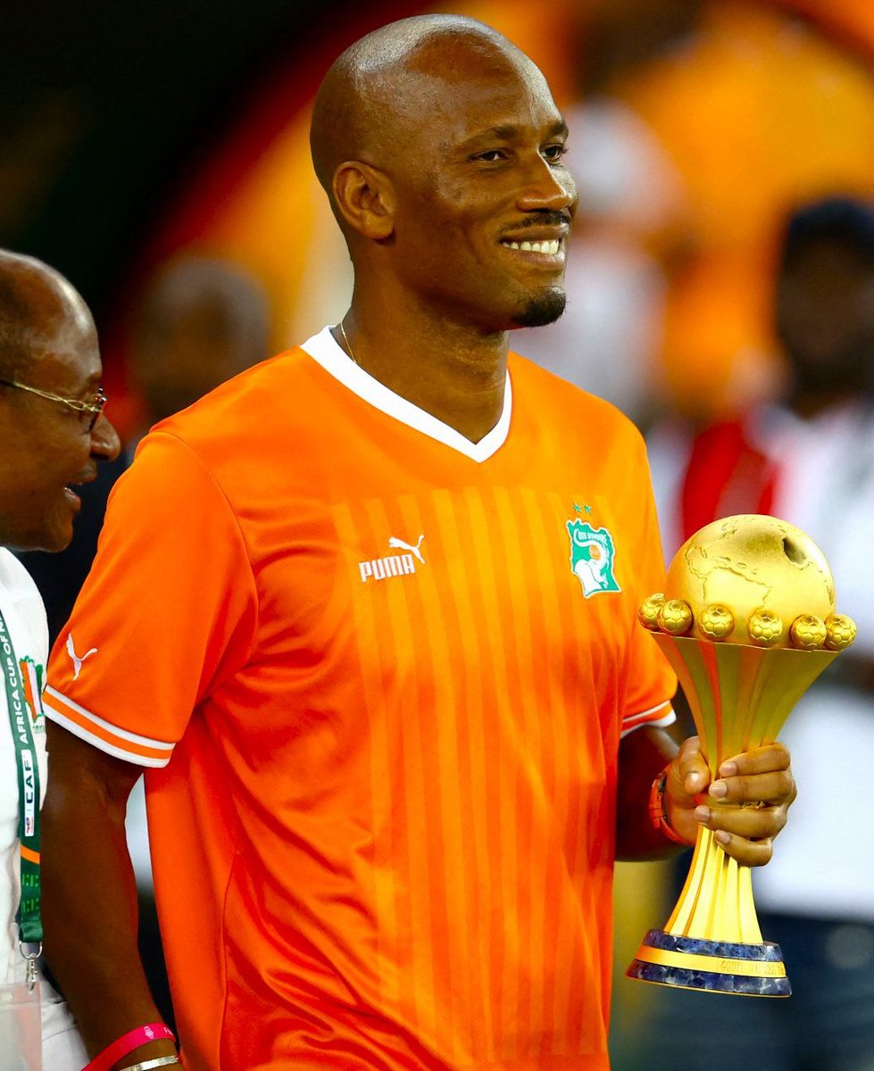 DefanSports's tweet photo. Didier Drogba: "Aurier'in Galatasaray'a transfer olduğu gün Fildişi Sahili'nin Afrika Kupasını kazanacağını hissetmiştim Galatasaray size Şampiyonluklar getirir". https://t.co/xRn8xW0vt4