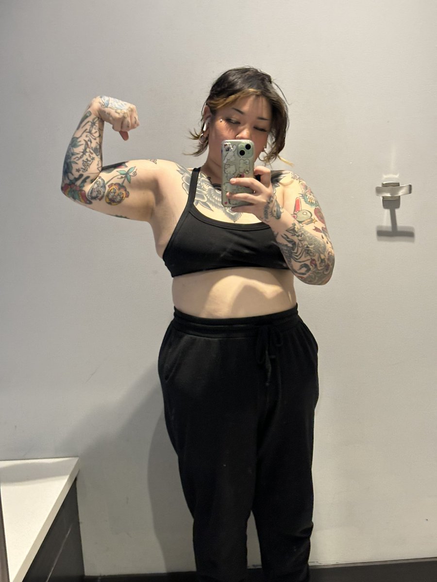 lilithspetbunny's tweet photo. The duality of a FemDom 💅🏻
Ima make u kiss my Lucky bicep😹 https://t.co/PLnJG1HNfU