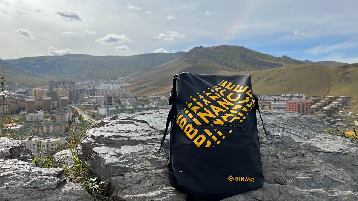 binance's tweet photo. Simply enjoying  the view.

(of my #Binance bag)

📸 @TuulB7 https://t.co/cvZTbmvw0y