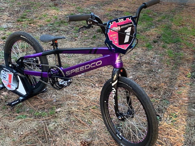 box_bmx's tweet image. Check out @alexis.alden 's super clean Speedco racing machine, equipped with #boxcomponents . How many Box parts can you spot?
.
.
.
#box #boxcomponents #boxbmx #bmx #bmxracing #bmxbike #bikecheck