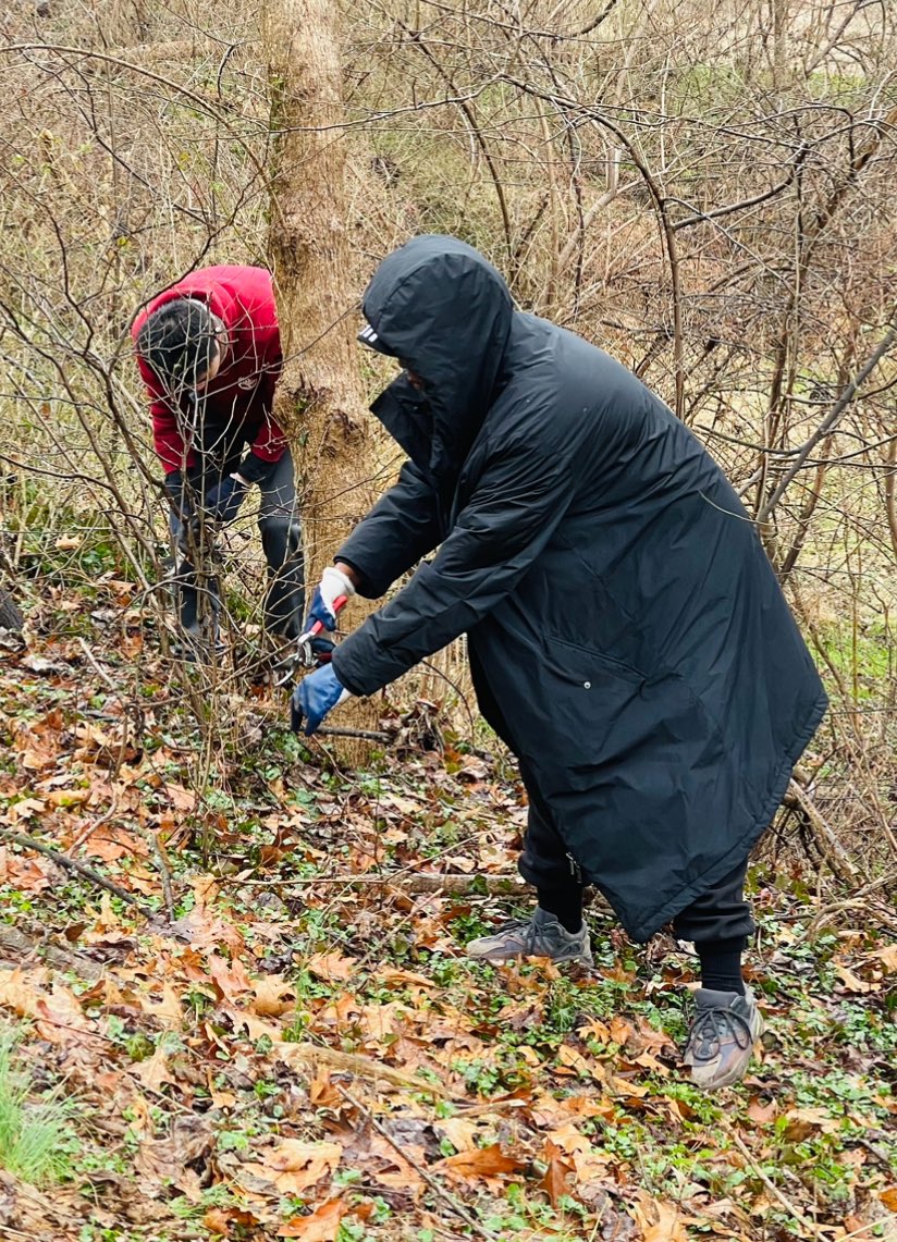 JayZaFoundation's tweet photo. What rain?! So proud of our very own volunteering today in the rain with the Little falls watershed alliance for some weed pulling around the community. #jayzafoundation #service #community #giveback #grateful #weedpulling #littlefalls ππΎ https://t.co/WaAUAhz6Wo