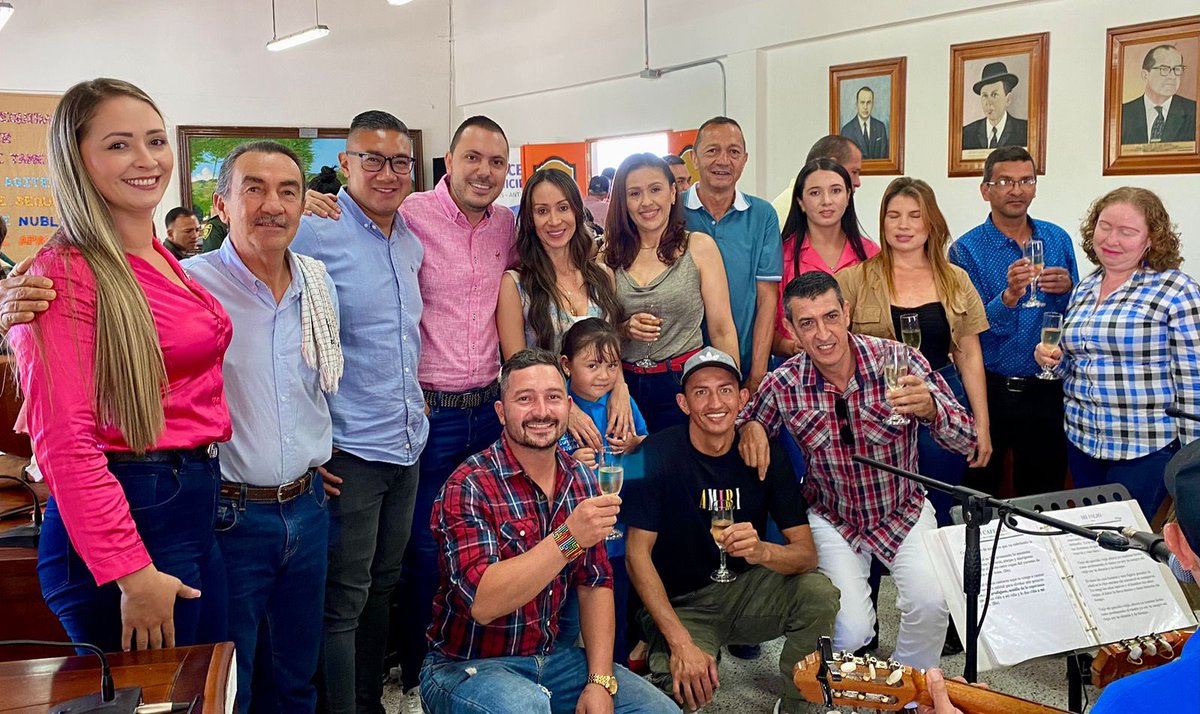 La Administración Municipal  y el Concejo Municipal de Támesis, reconocieron la gran labor de la Dra. Ana Ligia Mora, una líder innata tamesina, por sus más de 22 años de trabajo efectivo en la promoción, desarrollo y conservación del territorio.