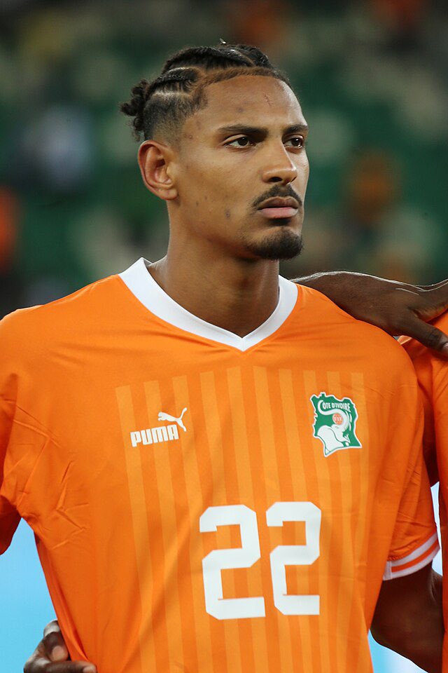Jon_Snow230's tweet photo. Rappelons nous que cet homme combattait le cancer y’a moins de deux ans #AFCONFinal #NIGCIV https://t.co/2yaMaj7J6o