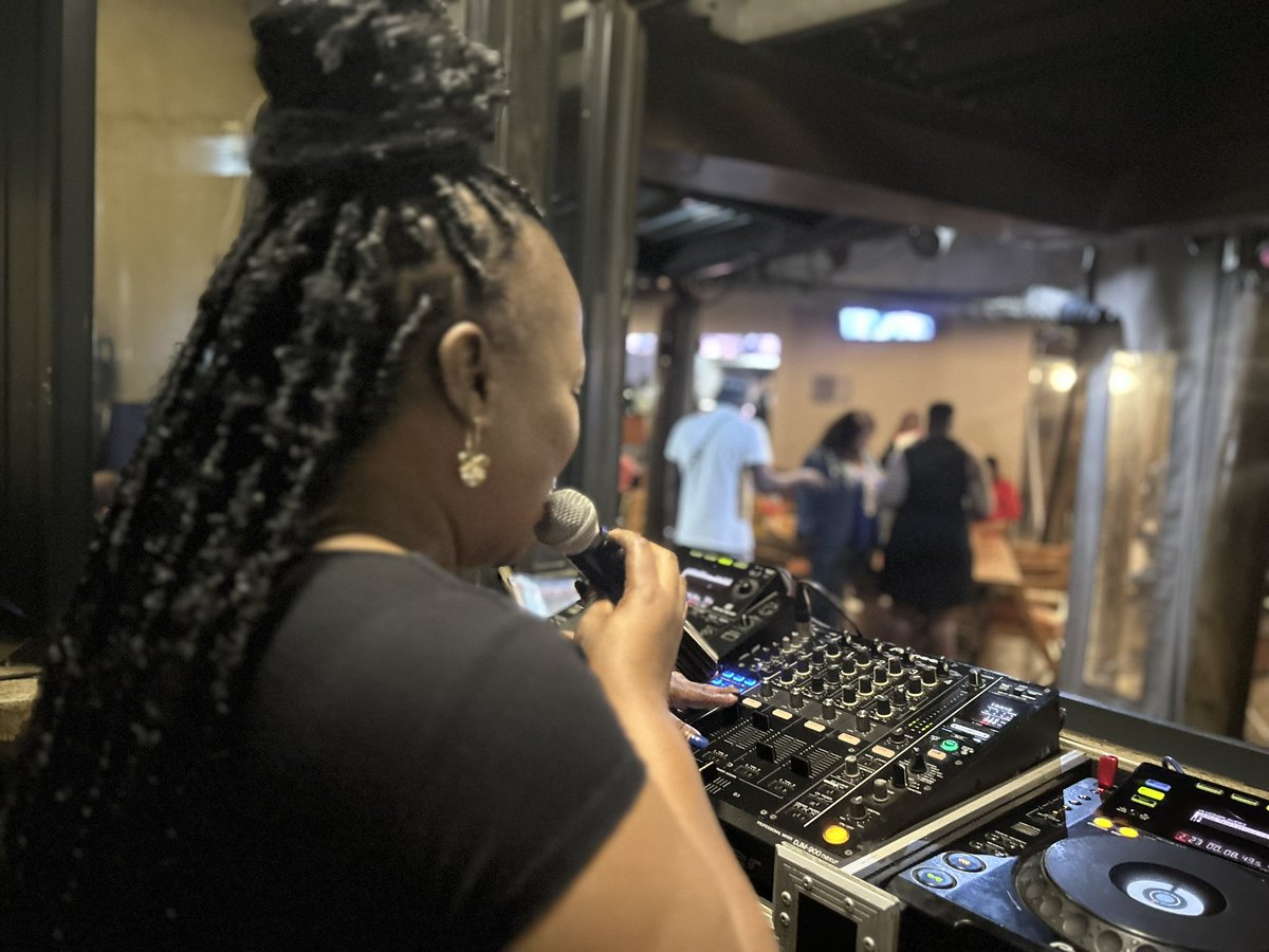 ligwalagwalaFM's tweet photo. @officially_lungile_mhango on the 1s and 2s | π: @busycorneris with #MPCombo @ikwekwezi_fm @ligwalagwalafm https://t.co/NDFCNawflx