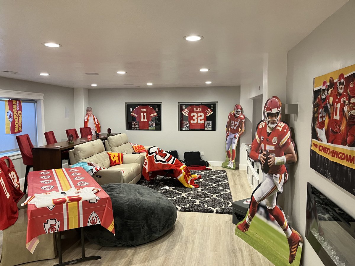 JacksonUtahUtes's tweet photo. Ready for Super Bowl party and a Chiefs win! https://t.co/NJUldApvrw