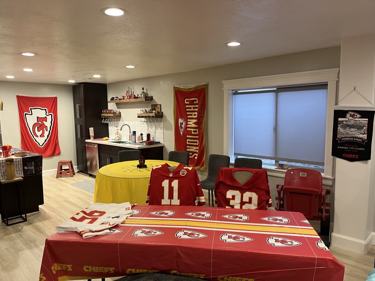 JacksonUtahUtes's tweet photo. Ready for Super Bowl party and a Chiefs win! https://t.co/NJUldApvrw
