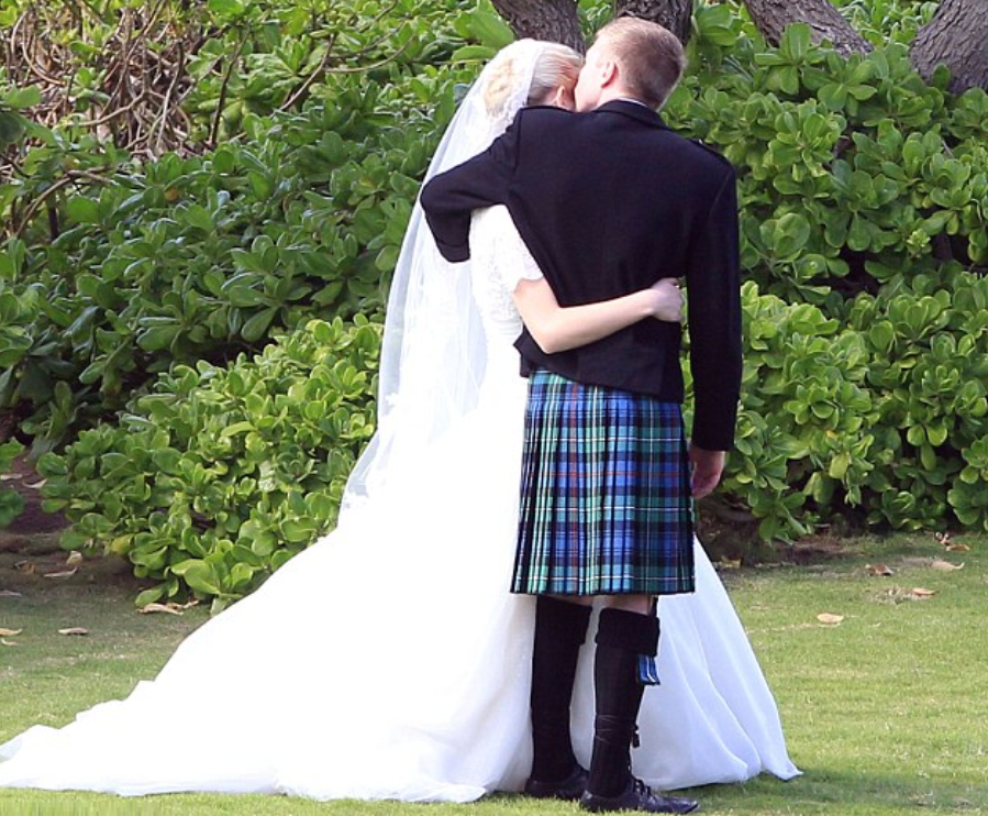 February 18, 2012 Wedding: Activist and contributor for ABC News Elizabeth Smart (24) weds Matthew Gilmour (22) in Hawaii #ElizabethSmart #PR