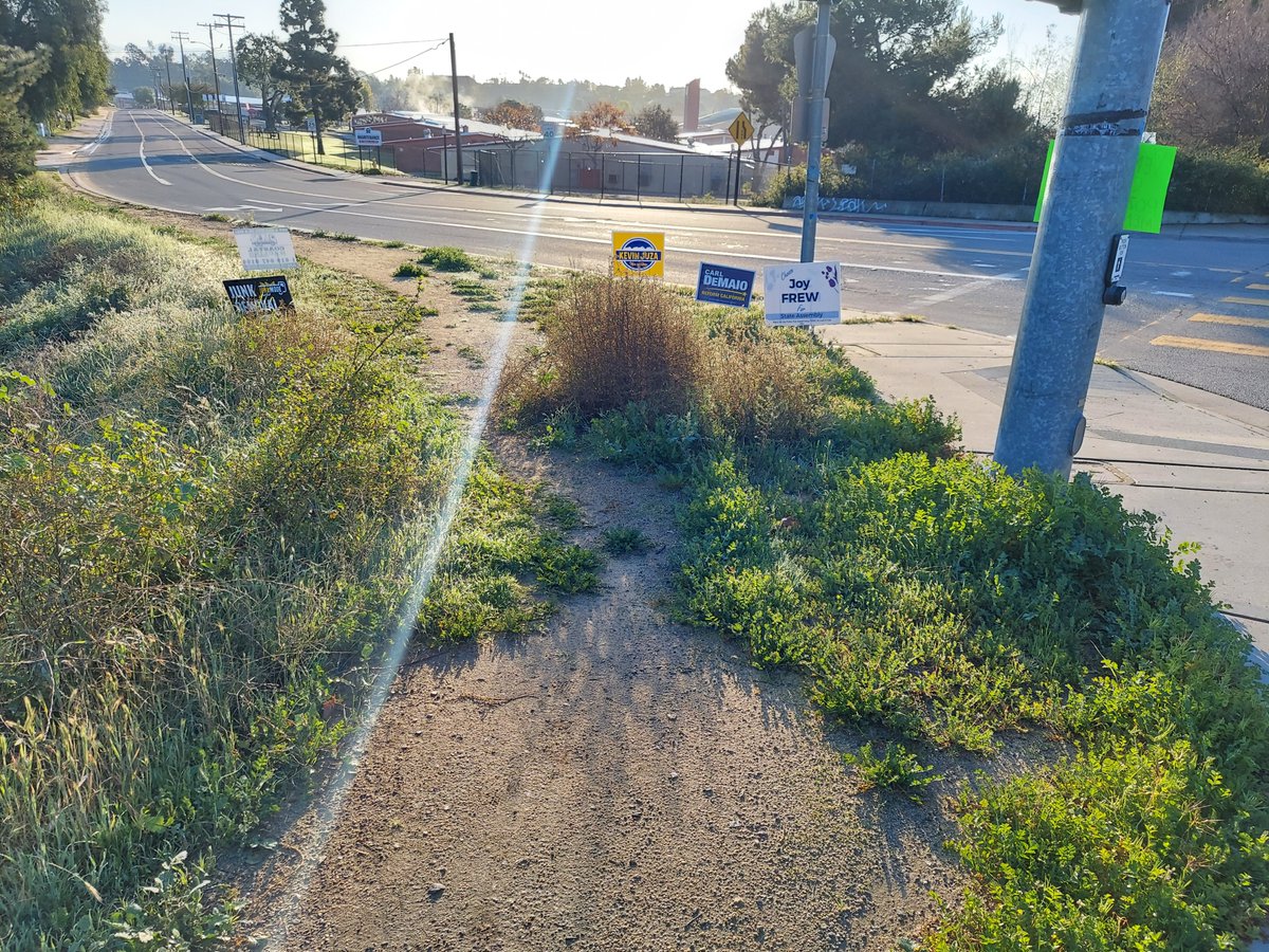 FallbrookDems's tweet photo. Common sight around Fallbrook today.  signs of 3 running for AD75 State Assembly.  Juza (orange sign) claims to be union endorsed, but his signs are non-union.  He claims to be a Democract, but Republicans R funding his campaign.  I like the  Choose Joy sign, white with union bug https://t.co/5YlGNaQVXA