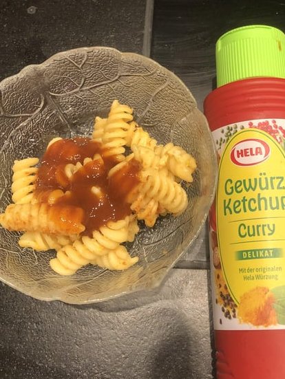 DreiRtl's tweet photo. Meine Frau hat extra für Superbowl nochmal gekocht #SuperBowl2024 #couplegoa https://t.co/pzaAGPQ5SE