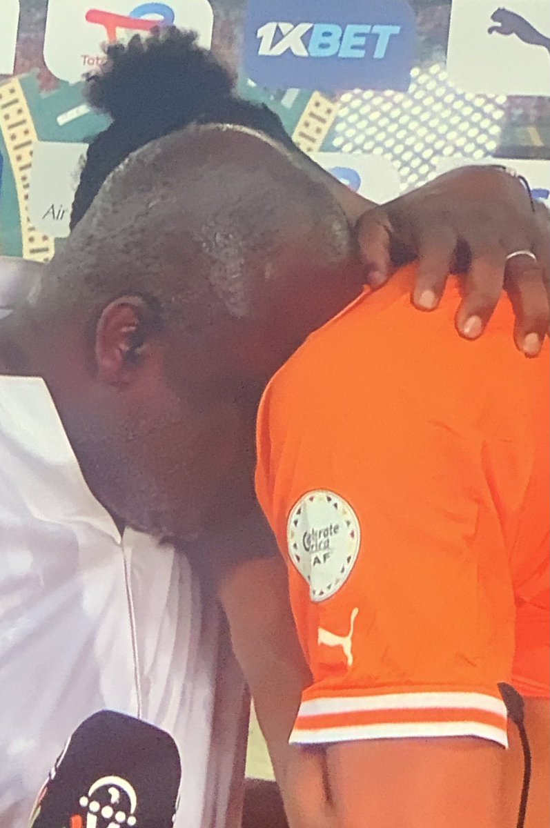 🗯️ Sébastien #Haller fond en larme : « Ça fait du bien… Je me sens enfin un peu récompensée… 😢»

#CAN2023 #NIGCIV