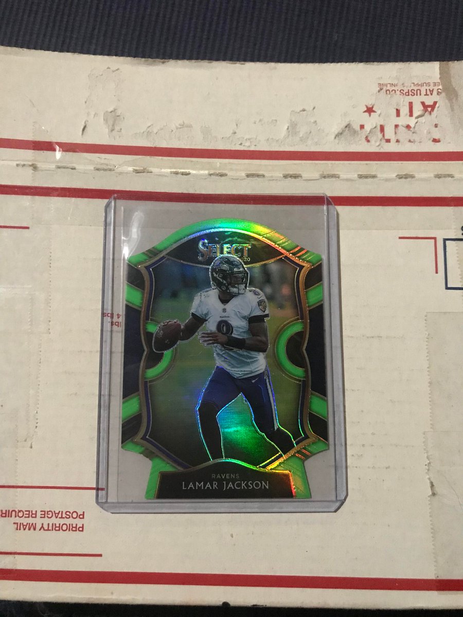 WhitticusCards's tweet image. Auction Ending Soon! 🚨 
ebay.com/itm/2259926132… 
@PaniniAmerica  Select Green Prizm Die Cut
Lamar Jackson @Ravens @NFL #MVP
#TheHobby #WhittnessCards #WhoDoYouCollect #BeAWhittness #Nancynewf #Baltimore #Ravens #LamarJackson #FootballCards