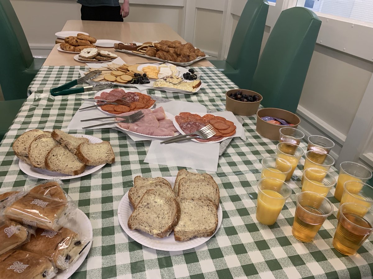 ErvingMarie's tweet photo. Breakfast on Redwood this morning, enjoyed by all. Received so many lovely compliments from our amazing patients 💕 https://t.co/A5V1RACc73