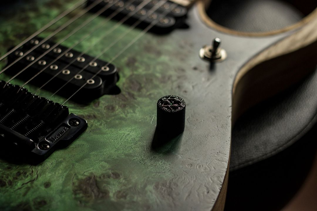 guykeroffi5384's tweet photo. Our guitar/bass potentiometer control knobs with special ancient silver snake &amp; star shape and a green pearl inside, along with our 6-string guitar golden locking tuners set and 8-string guitar black locking tuners set, are sure to enhance your guitars. https://t.co/q5fJ2Hl8p4