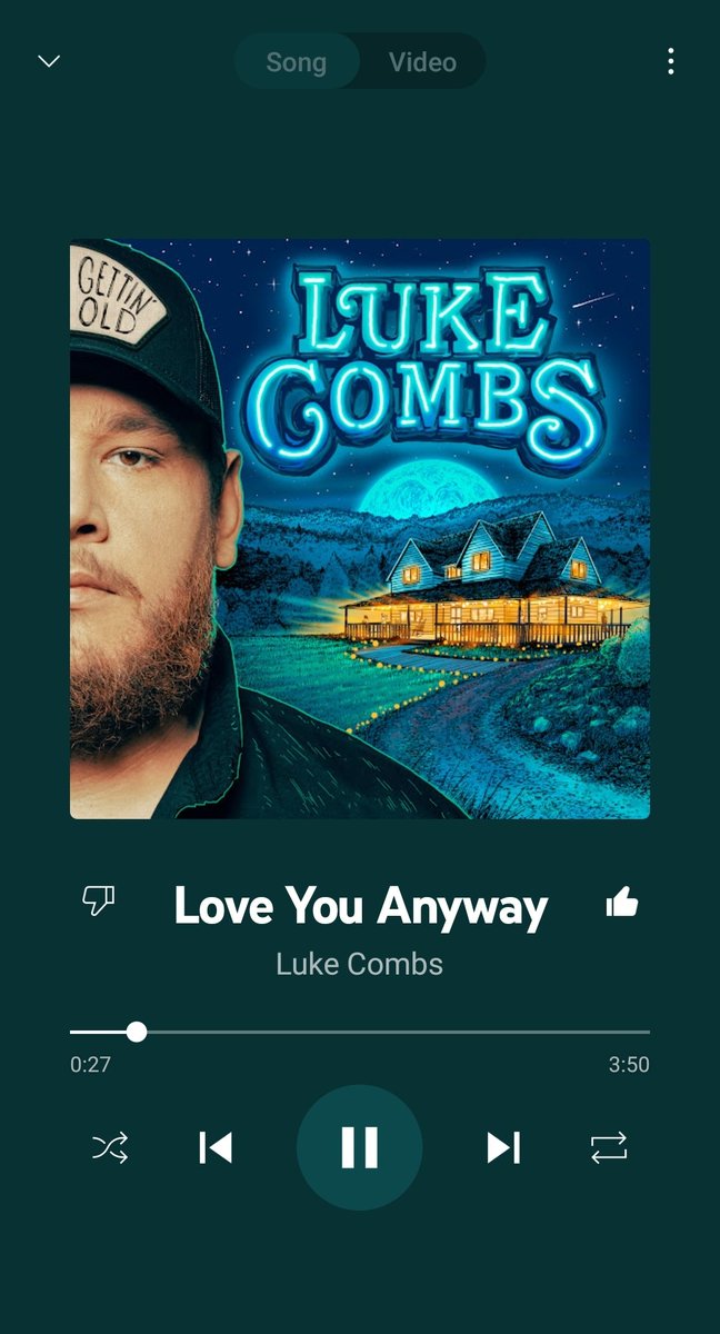 Some Luke Combs this rainy morning.  
#CountryVibes #HitsDifferent 🎶 🎧❤️