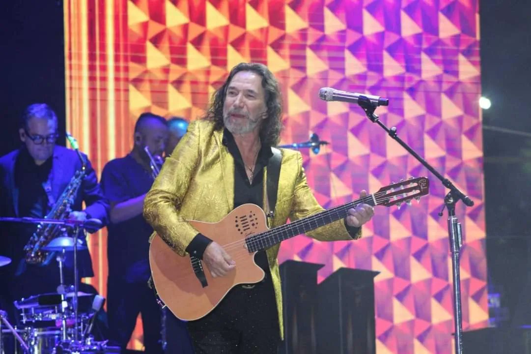 FanMASTab's tweet photo. Con un gran ambiente, @MarcoASolis se presentó la noche de este sábado en el Teatro al Aire Libre del Parque "Dora María" en Villahermosa, Tabasco.

El cantautor michoacano agradeció al público asistente su presencia y espera para poder vivir una gran noche https://t.co/GSrosnmPoF